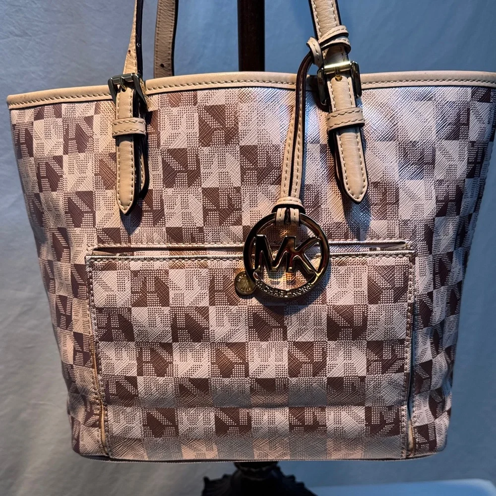 Michael Kors Beige and Pink Geometric Tote - Picture 3 of 15